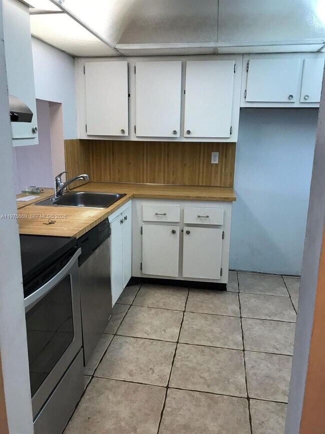 16751 NE 9th Ave in Miami, FL - Building Photo - Building Photo