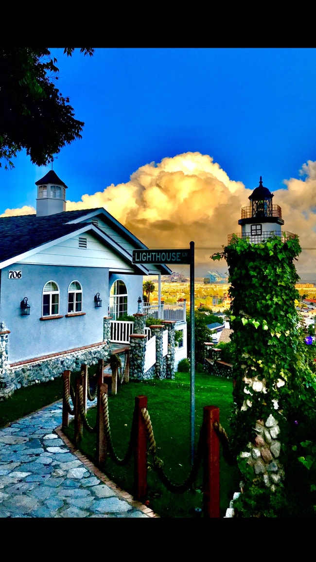 property at 706 W 29th St