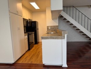 9009 Casals St in Sacramento, CA - Building Photo - Building Photo