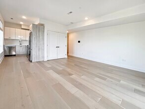 97 Bennington St, Unit #303 in Boston, MA - Building Photo - Building Photo