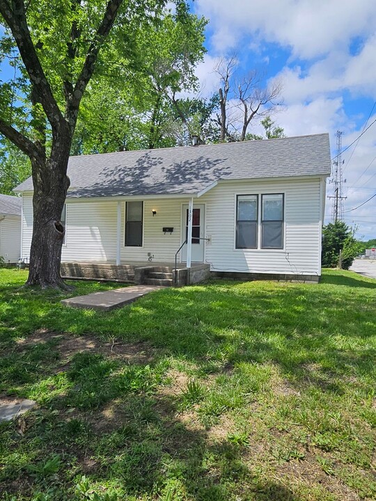 1302 Wisconsin Ave in Joplin, MO - Building Photo