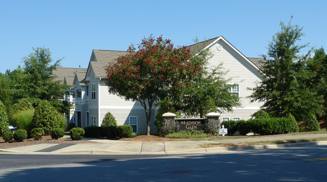 Madison Glen in Raleigh, NC - Building Photo - Building Photo