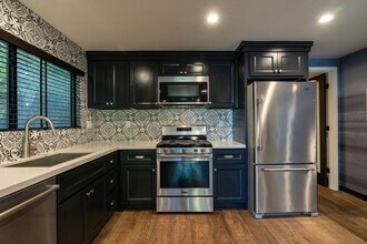 2415 Ocean Ave in Los Angeles, CA - Building Photo - Building Photo