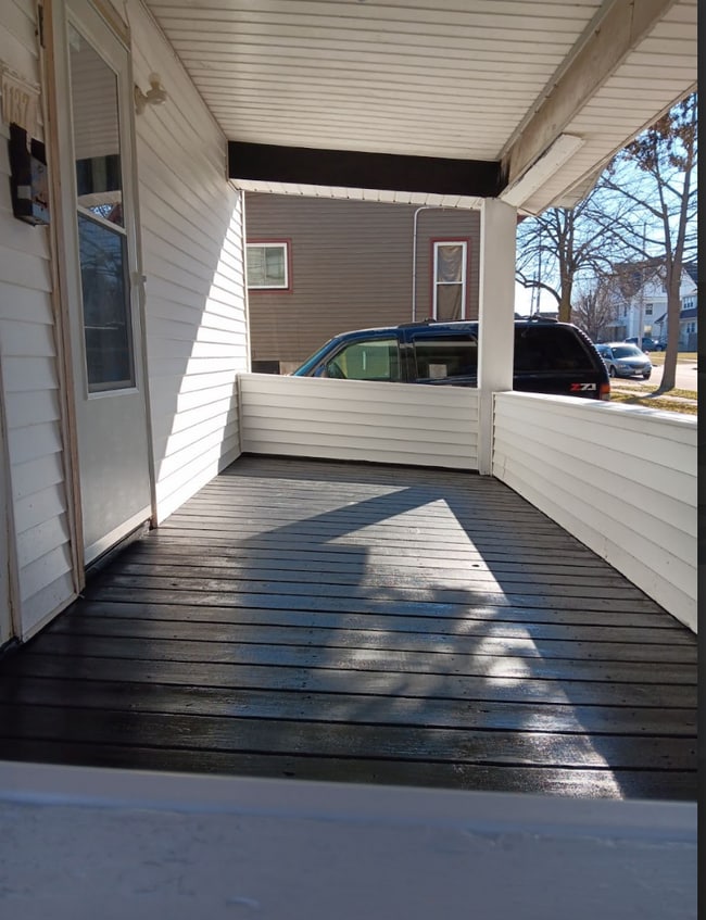 1137 Bluff St in Beloit, WI - Building Photo - Building Photo