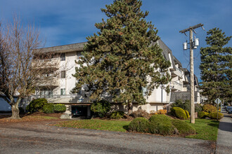 Windsor Pines in Chilliwack, BC - Building Photo - Building Photo