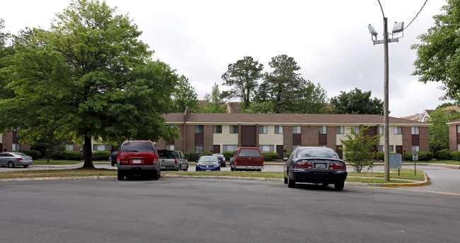 Pine Shore Apartments in Virginia Beach, VA - Building Photo - Building Photo