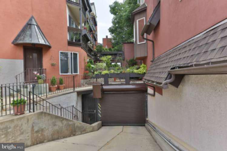 8 Rex Ave in Philadelphia, PA - Building Photo