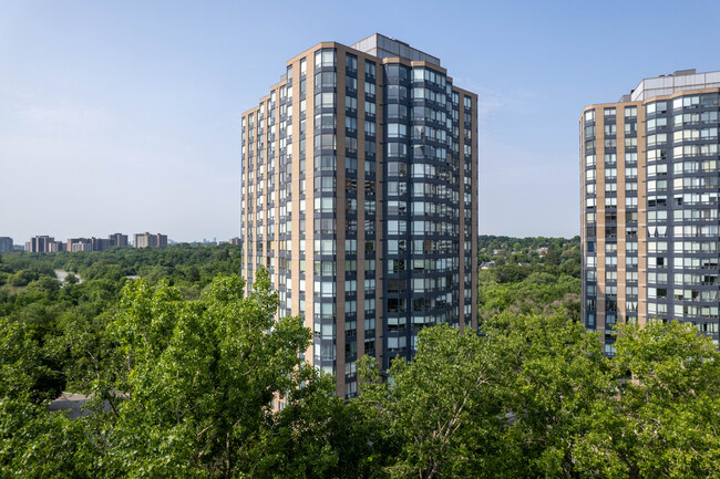 3 Hickory Tree Rd in Toronto, ON - Building Photo - Building Photo