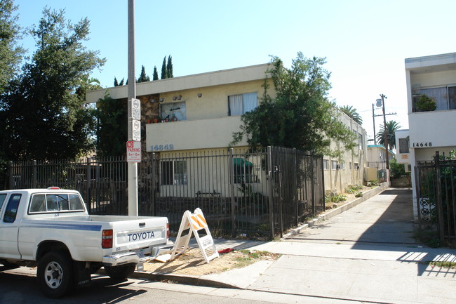 14642 Delano St in Van Nuys, CA - Foto de edificio - Building Photo