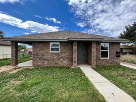 1210 2nd Ave, Unit B in Canyon, TX - Building Photo