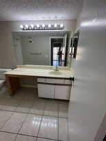 4015 W McNab Rd, Unit D308 Apartamentos