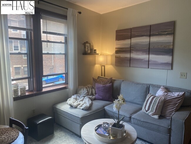 70 Queensberry St, Unit 24 in Boston, MA - Building Photo - Building Photo