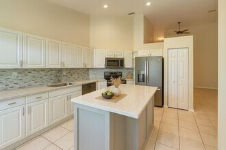 2400 E Aragon Blvd in Sunrise, FL - Building Photo - Building Photo