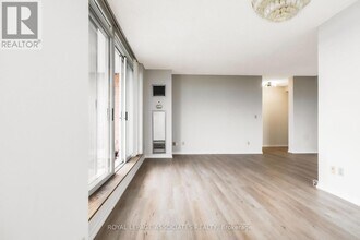400-1400 McLevin Ave in Toronto, ON - Building Photo - Building Photo