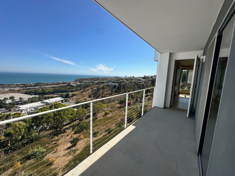 23838 Harbor Vista Dr in Malibu, CA - Building Photo