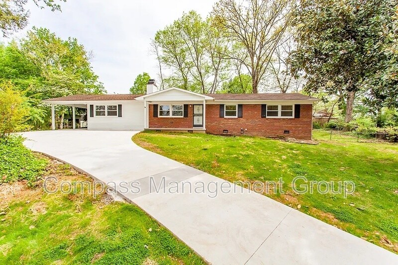 9204 Topoco Dr in Knoxville, TN - Building Photo