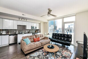 225 S Poplar St in Charlotte, NC - Building Photo