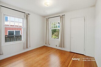 4302 Woodlawn Ave N in Seattle, WA - Building Photo - Building Photo