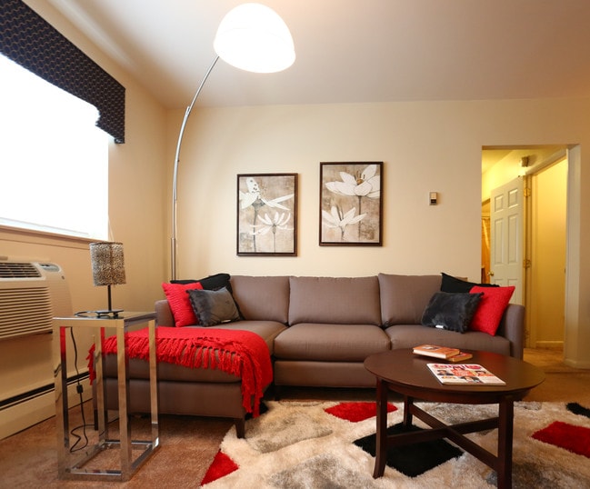 Mount Penn Manor Apartments in Reading, PA - Building Photo - Interior Photo