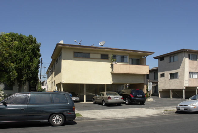 1211 Tamarind Ave in Los Angeles, CA - Building Photo - Building Photo