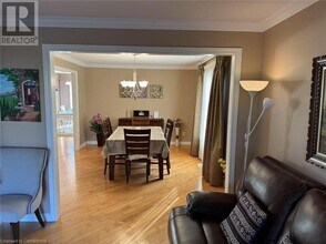805 Birchmount Dr in Waterloo, ON - Building Photo - Building Photo