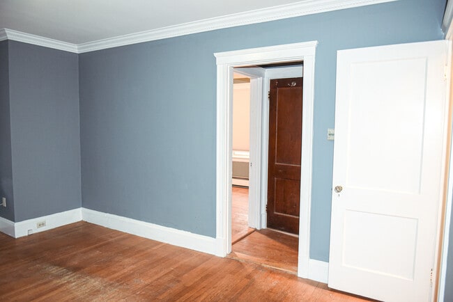 98 1/2 Main St, Unit Apt E