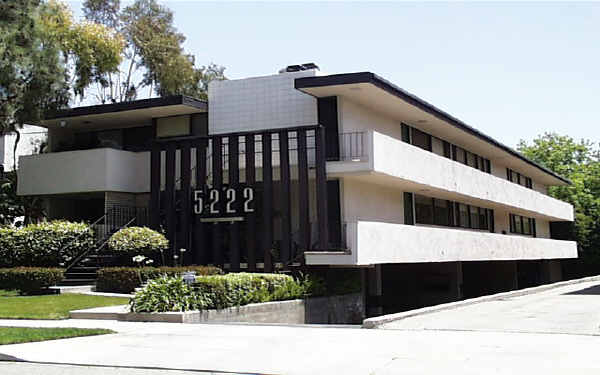 5222 Bellingham Ave in Valley Village, CA - Foto de edificio