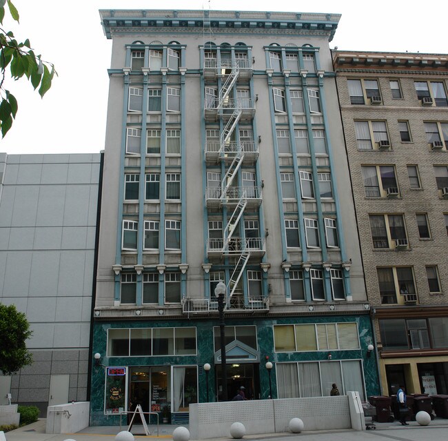 587 15th St in Oakland, CA - Building Photo - Building Photo