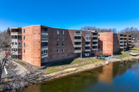 Lakeview Terrace in Oakdale, MN - Foto de edificio - Building Photo