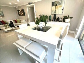 9350 Fontainebleau Blvd in Miami, FL - Building Photo - Building Photo
