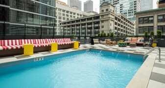 20 N State St in Chicago, IL - Building Photo