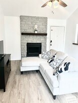 5509 Thunderbird St, Unit B in Lago Vista, TX - Building Photo