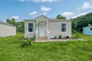 4 Jennische St in Baytown, TX - Building Photo