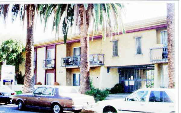 Langdon Palms Apartments in Van Nuys, CA - Foto de edificio