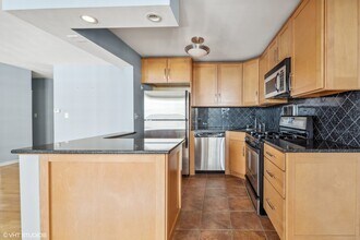 400 E Randolph St, Unit 3527 in Chicago, IL - Building Photo - Building Photo