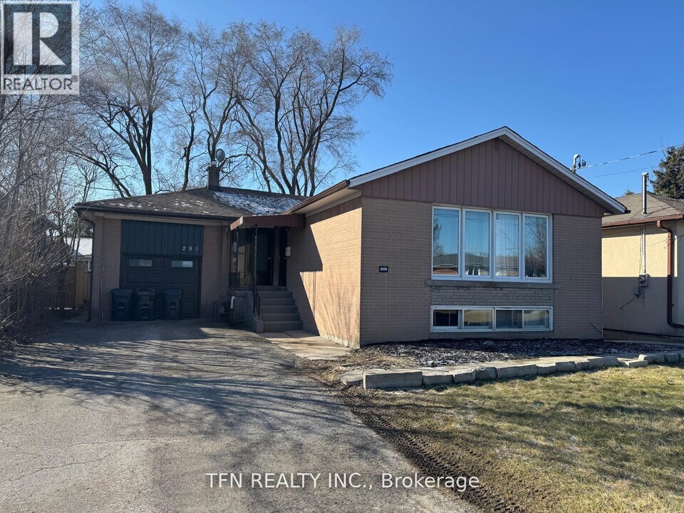 291 Brighton Ave in Toronto, ON - Building Photo