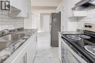 82 Elgin St S in Cambridge, ON - Building Photo - Building Photo