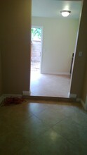 906 W Vesta St, Unit BackHouse in Ontario, CA - Foto de edificio - Building Photo