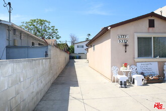5337 1/2 Auckland Ave in Los Angeles, CA - Building Photo - Building Photo