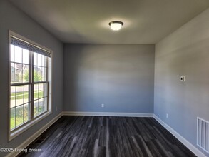 14341 Halden Ridge Way in Louisville, KY - Foto de edificio - Building Photo