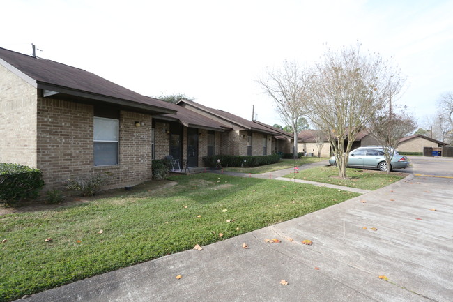 Sweeny Manor Apartments in Sweeny, TX - Foto de edificio - Building Photo