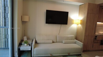 11 NE 6th St in Miami, FL - Building Photo - Building Photo