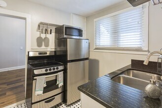 Beach Flats in Tampa, FL - Building Photo - Building Photo