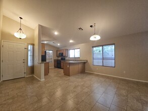 2569 E Silversmith Trail in San Tan Valley, AZ - Building Photo - Building Photo