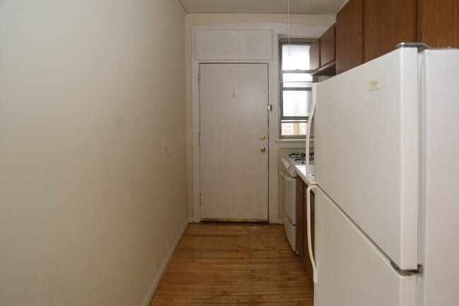 629.5 W Barry Ave in Chicago, IL - Building Photo - Building Photo
