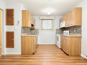 8401 Darlington Crescent in Windsor, ON - Building Photo - Building Photo