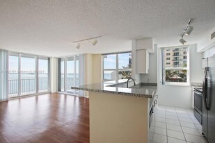 1111 Brickell Bay Dr, Unit 811 in Miami, FL - Building Photo - Building Photo