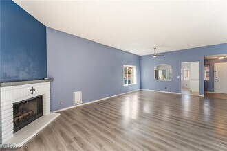 8645 W Tivoli Ct in Las Vegas, NV - Building Photo - Building Photo