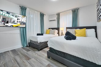 168 NW 32nd St in Miami, FL - Building Photo - Building Photo