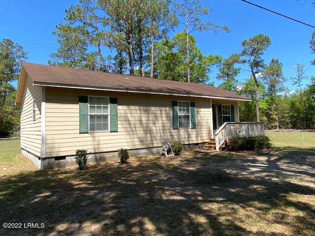 39 State Rd S-7-161 in Saint Helena Island, SC - Building Photo